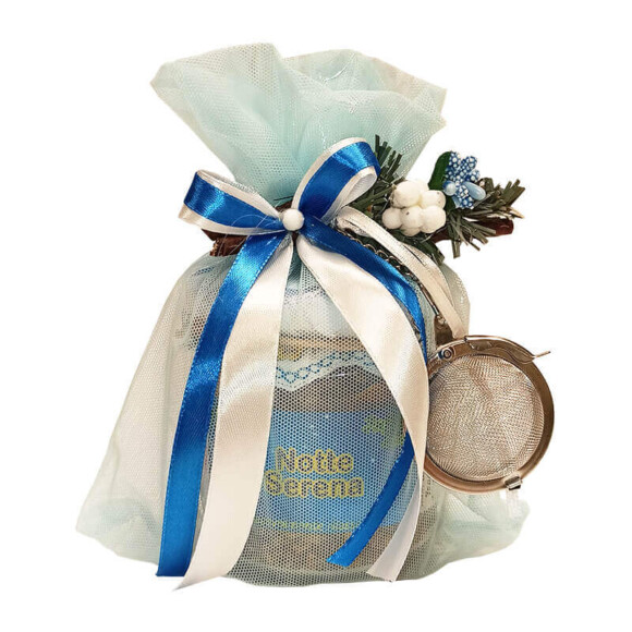 Infuso in vasetto di vetro da circa 50 tazze alla frutta/alle erbe, confezionato in sacchetto di stoffa con decorazione natalizia e colino integrato.