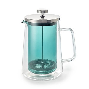 La French Press Rurik da 0,65L con vetro trasparente e interno colorato è l'alleata perfetta per un caffè dal gusto impeccabile e un design unico. Ideale per 2-3 tazze di caffè, con doppio vetro isolante per mantenere la temperatura. Perfetta anche per il cold-brew in estate!